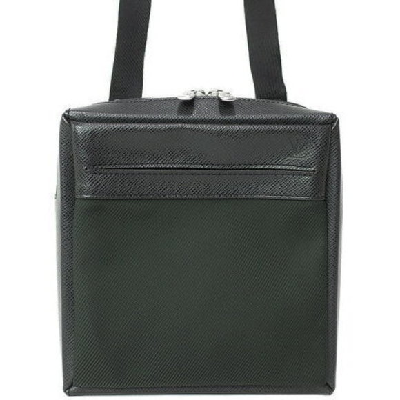 Louis Vuitton Taiga Sayan Shoulder Bag - Picture 1 of 5